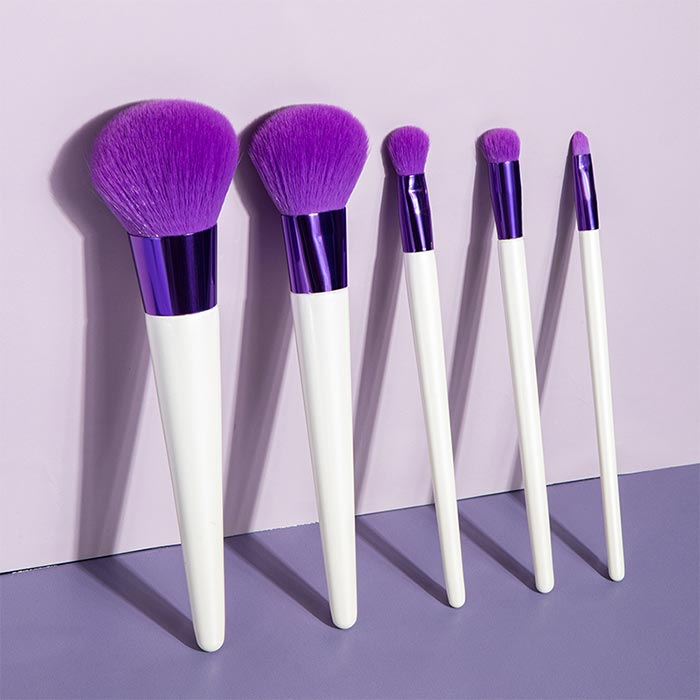 White-handled purple makeup brush set (5 pieces)