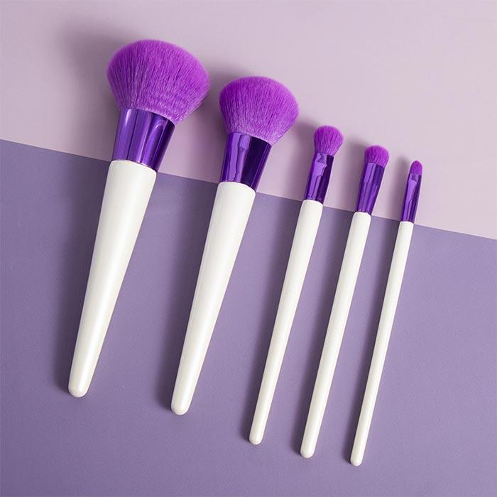 White-handled purple makeup brush set (5 pieces)