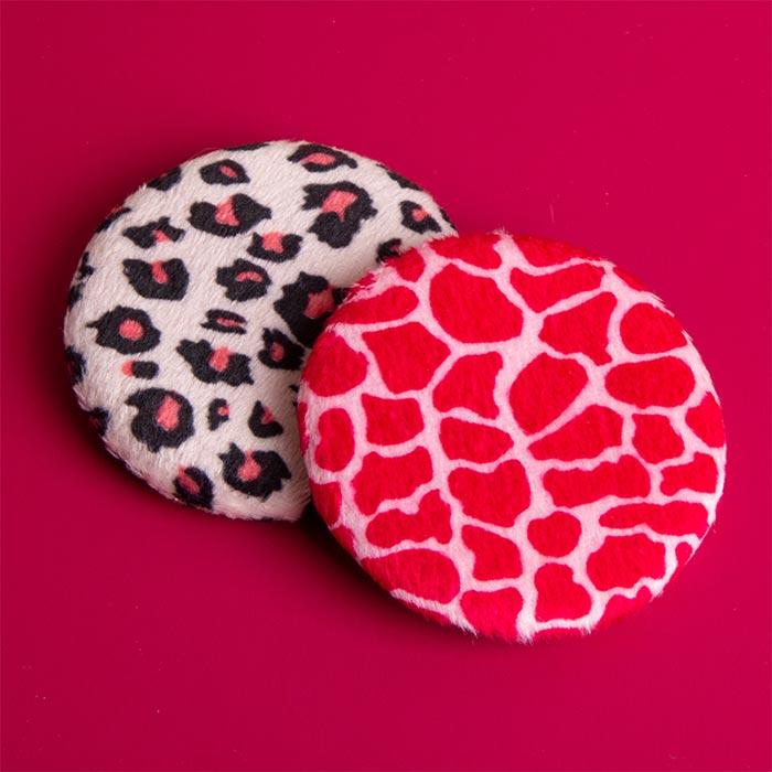 Leopard-print powder puff